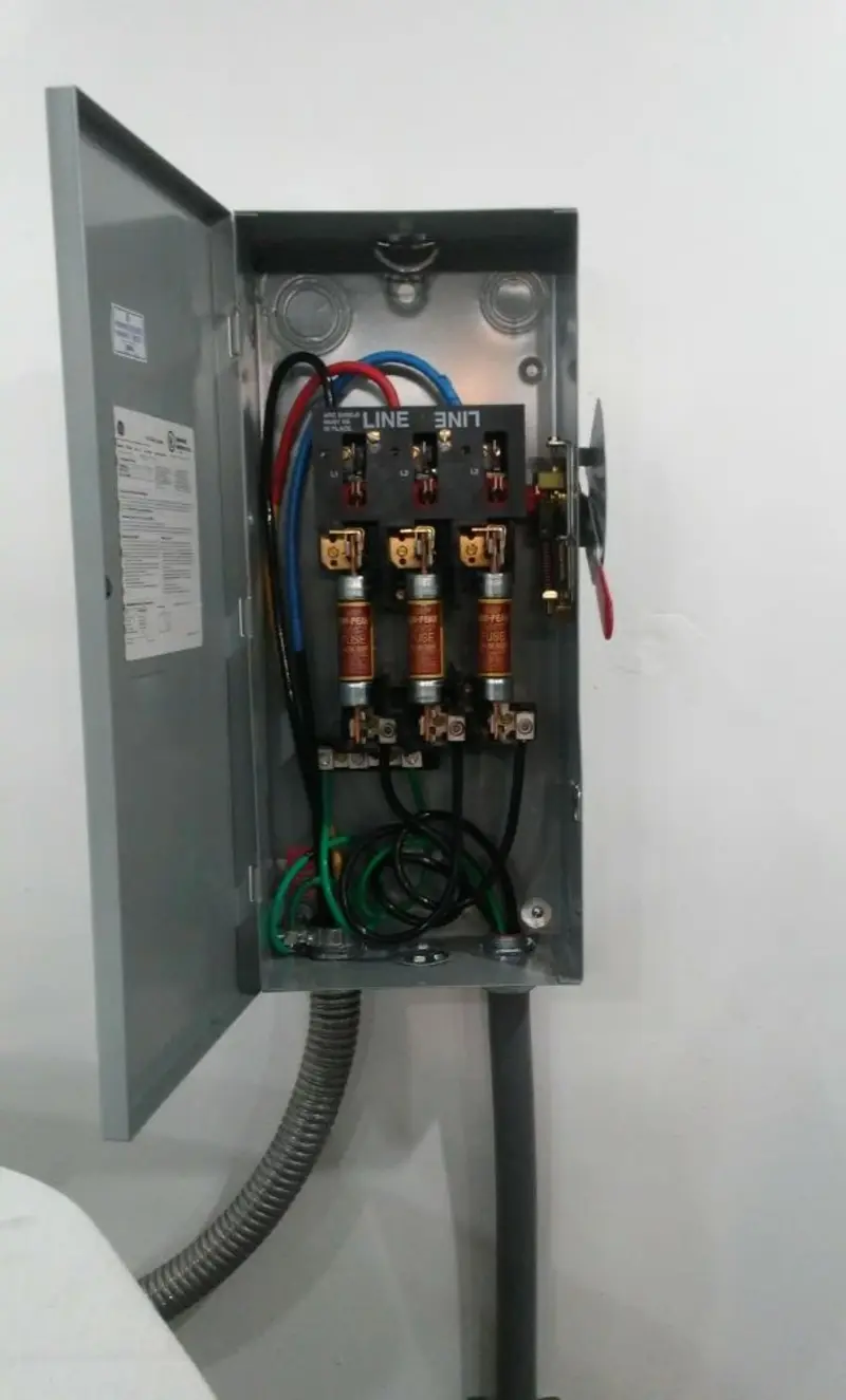 Three-phase disconnect switch installed for Smoke Detector Installation in Nassau Bay